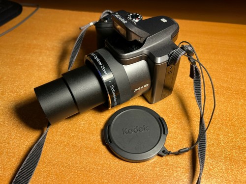 Kodak EasyShare Z981 14.0MP Digital Camera + SD Card (1080) - Picture 6 of 10