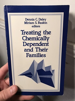 Treating The Chemically Dependent And Their Families Paperback