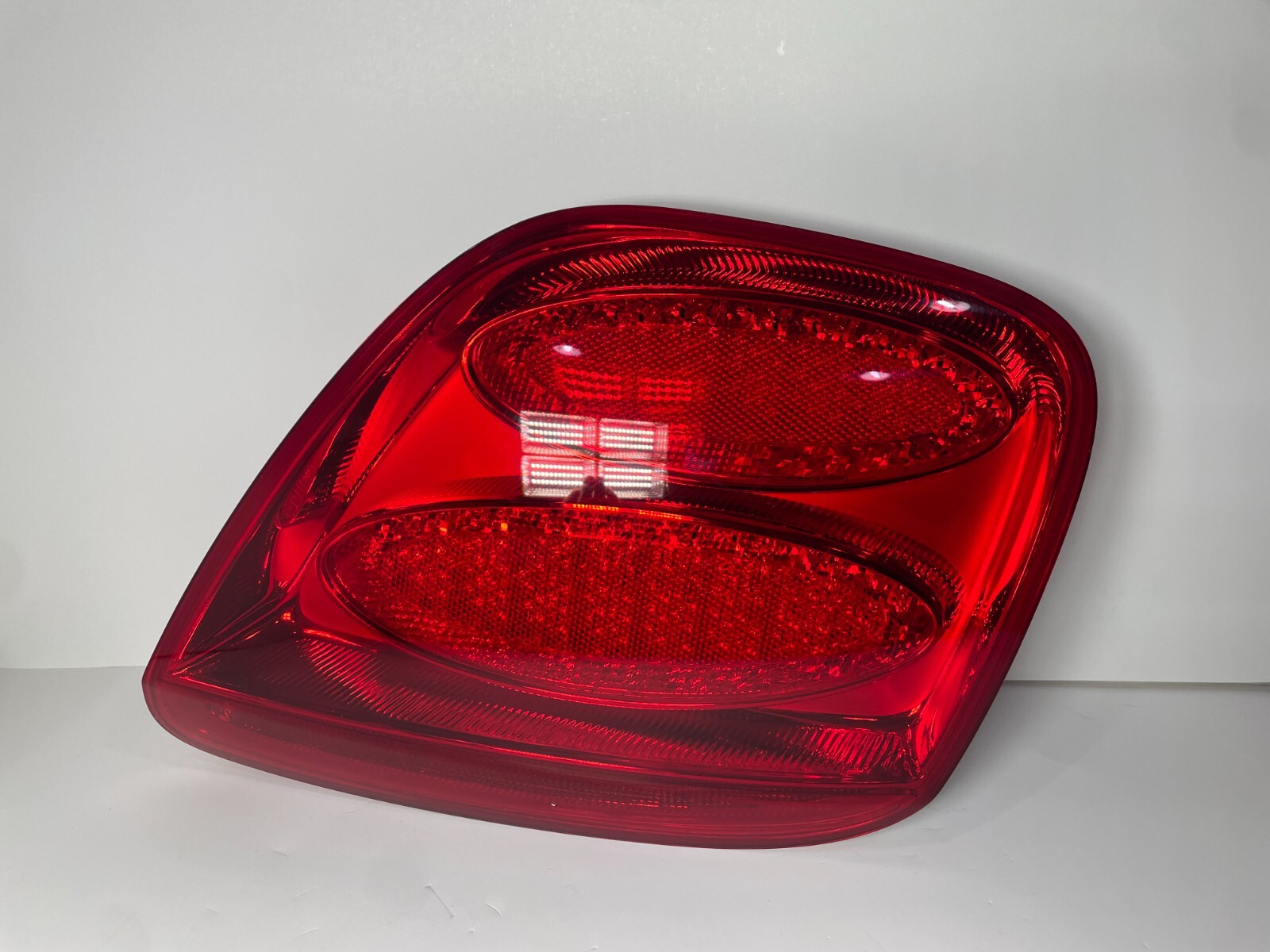 2003-2009 BENTLEY CONTINENTAL GT REAR RIGHT TAIL LIGHT BRAKE LAMP 3W8945096T OEM