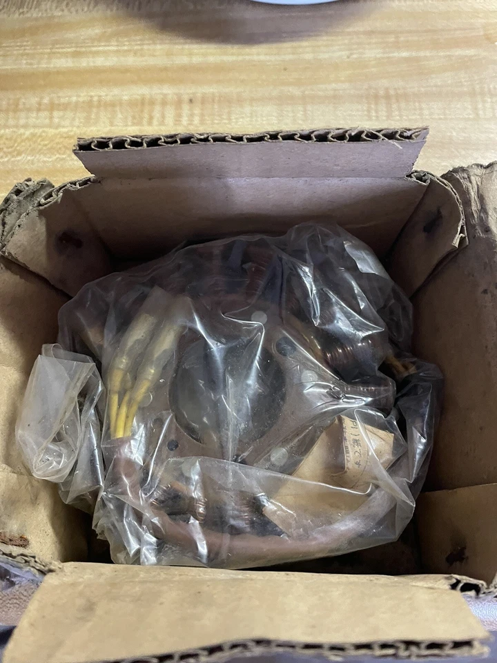 Estator NOS OEM KAWASAKI GPZ 1100 83-84 Foto 3 de 4