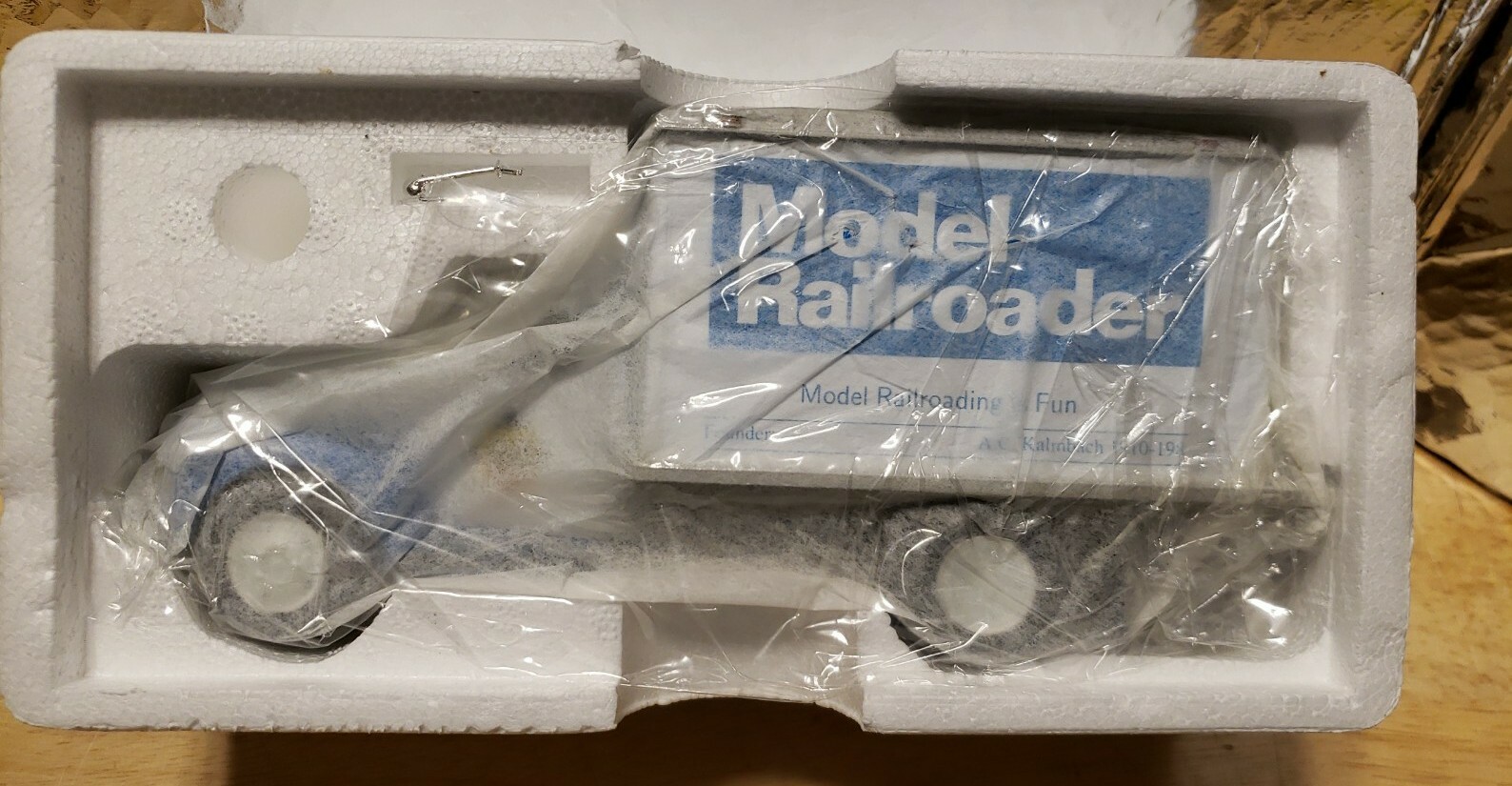 First Gear "Model Railroader" 1951 Ford F-6 Dry Goods Van MIB 1:34 Scale 19-0121