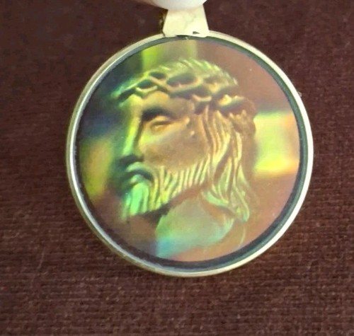 Vintage RARE Holographic Jesus Crown Of Thorns Glass Pendant Necklace 3D NOS - Picture 2 of 6
