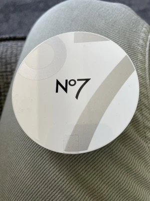 No7 Flawless Finishing Powder medium - Image 1 of 2