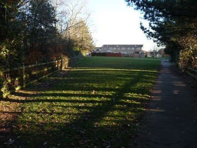Photo A3 Poole : Fleets Lane Pathway Poole/SZ0191 A pathway beside gree c2010