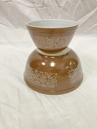 2 Vintage Pyrex Woodland Brown Mixing Bowls 401 and 403 Classic Americana