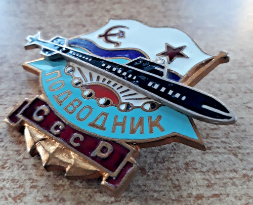 Pin's URSS - Soldat Armée Soviétique - Ton Or Et émail - Original Ukraine