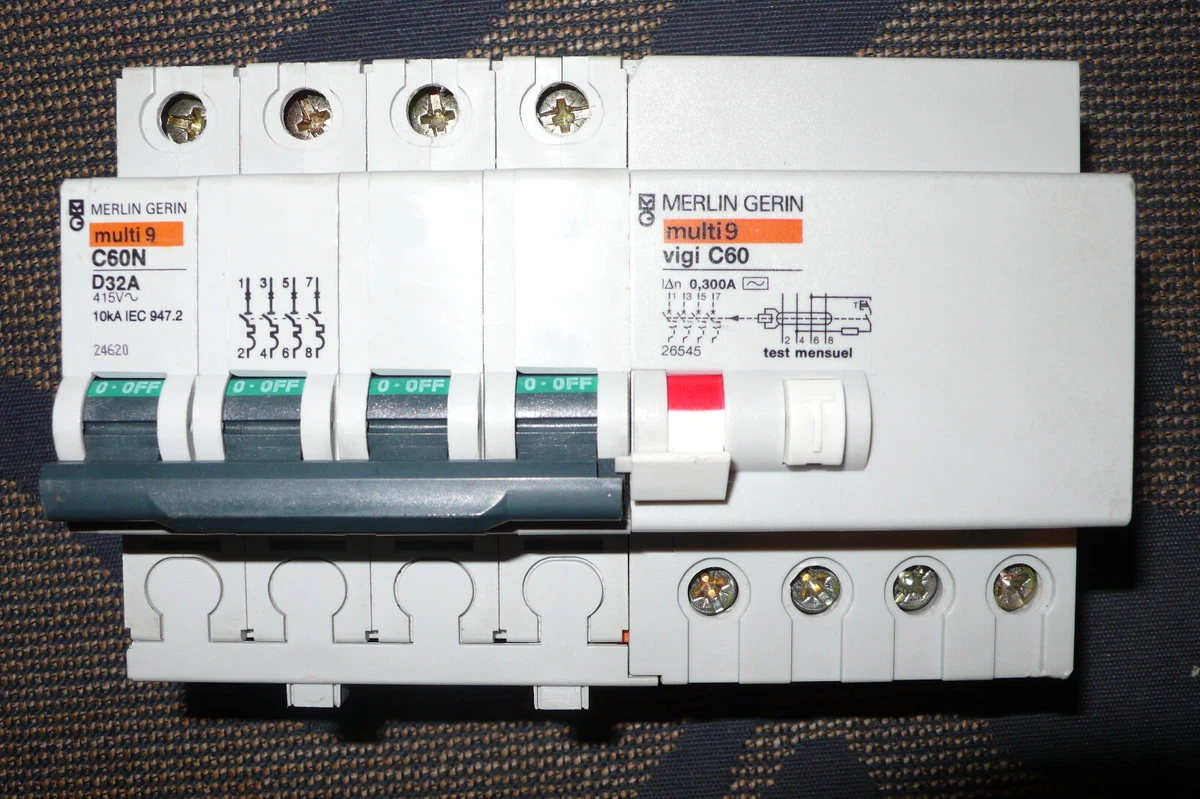 Coffret de chantier 4 prises 16A . une prise tetra 32A || CEA