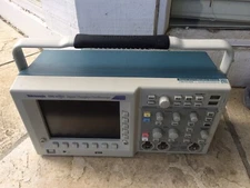 Low 1158 hours Tektronix TDS 3052C Digital Oscilloscope 500MHz 2CH ($20100 new)