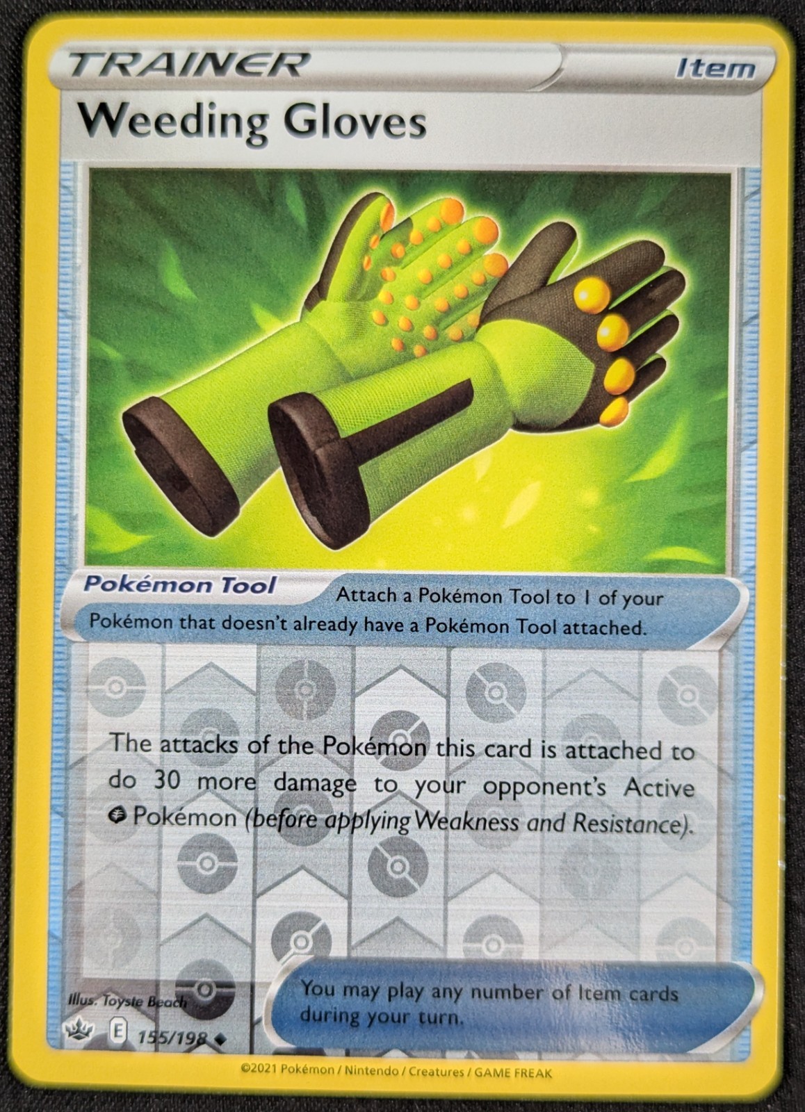 Weeding Gloves 2021 Chilling Reign Reverse Holo Pokemon Card 155/198 (NM)
