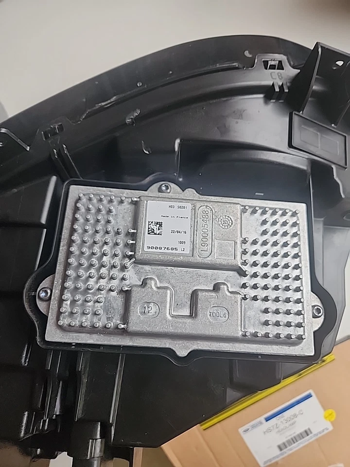 2017/19 L/R Ford Fusion Complete With Control Modulars Brand New Genuine Ford - Image 3 of 4