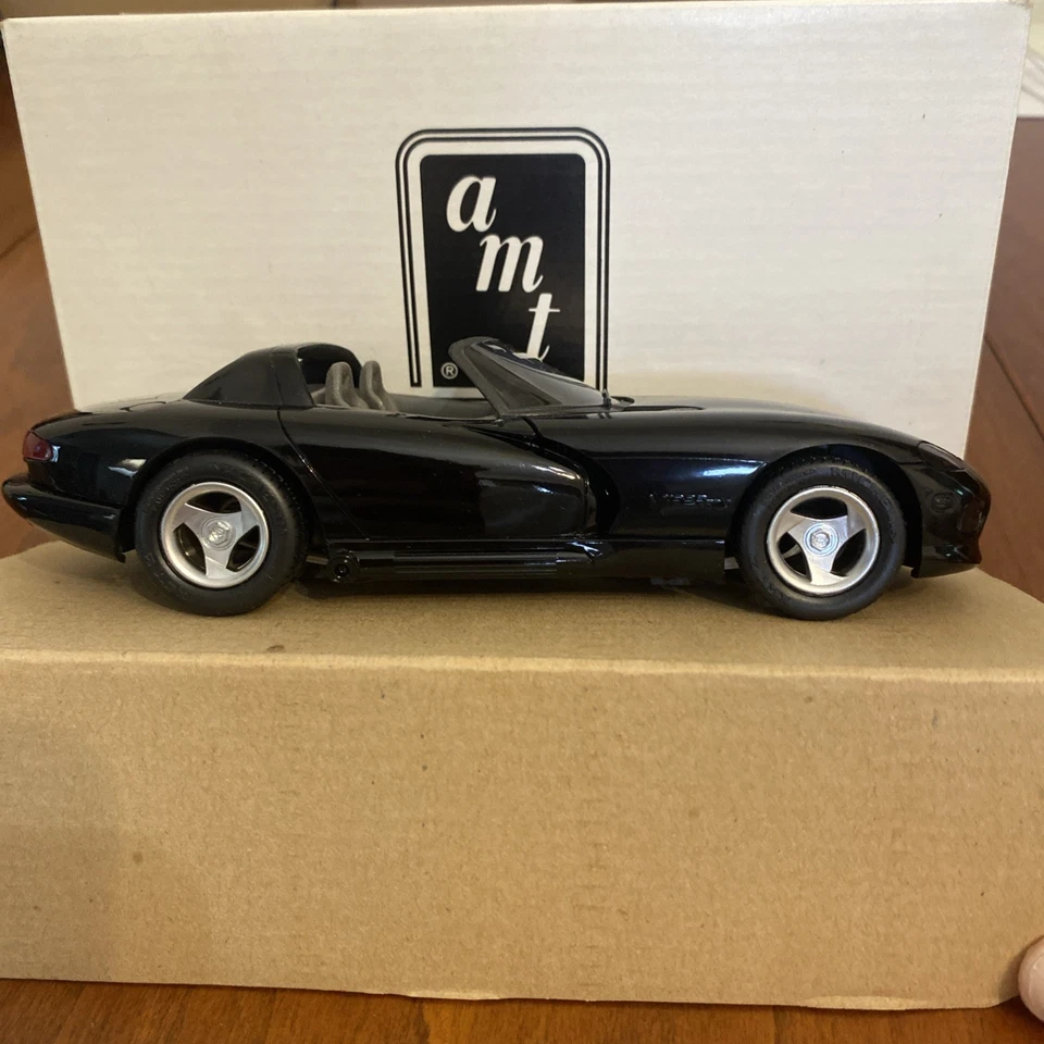 1993 Dodge Viper RT/10 Black 1/32 Scale Mod Car amt ERTL - Image 2 of 4