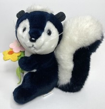 Dakin SKUNK HOLDING FLOWERS Smiling Sitting Plush Stuffed Animal 1985 Vintage 6"