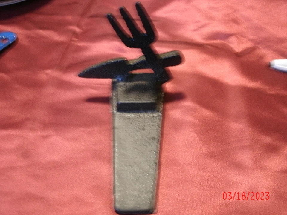 Cast Iron Spade & Fork Door Stopper Wedge 4.25H x 4.75' L x 3.25 W - Image 3 of 4