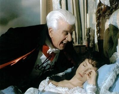 LYSETTE ANTHONY - Lucy in Dracula Dead & Loving It handsigniertes 10 x 8 Foto