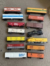 Lot of 14 HO Scale Model Trains / untested