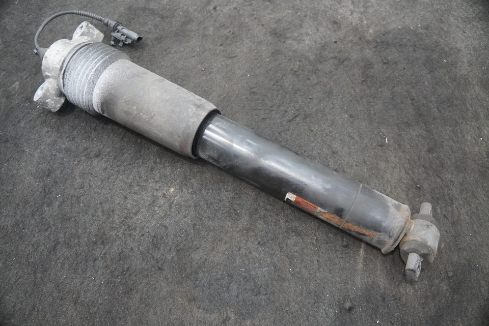 Amortiguador delantero muelle puntal 84235048 Chevrolet Corvette C7 2014-19 Foto 2 de 4