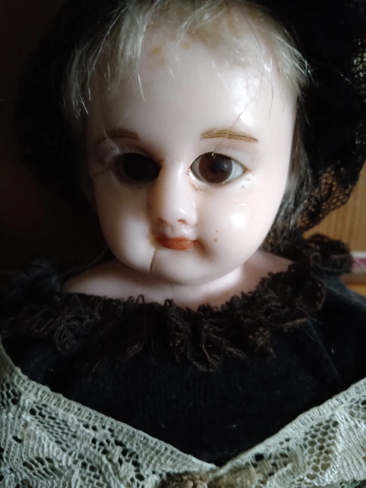 Poupée ancienne en cire - Photo 2/4