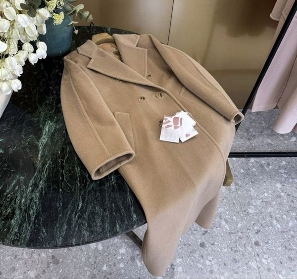 Women Max Mara Coat Beige 40