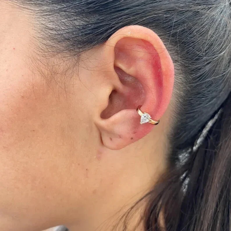 Женские серьги-манжеты из желтого золота 14 карат с лабораторно созданными бриллиантами грушевидной огранки 1 карат - Изображение 3 из 4