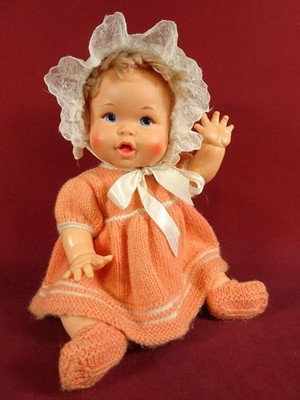 VINTAGE 1973 IDEAL 15'' RUB A DUB DOLLY BABY DOLL in HAND KNIT DRESS AND BONNET