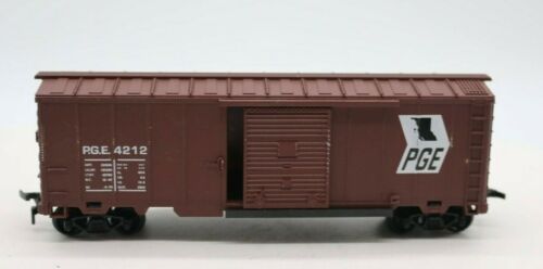 Model Power HO Scale Plastic Model Trains 7956 PGE 4212 Brown Boxcar Hook n Horn - Picture 2 of 5