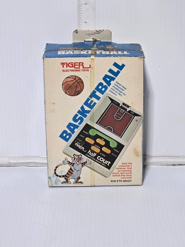 Tiger Electronic Toys 1977 Half Court Computer Basketball Model #7-470 - Picture 10 of 16