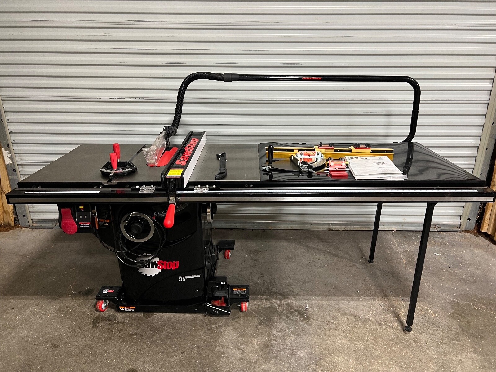 SawStop 10" Professional Saw with 52" Fence Black