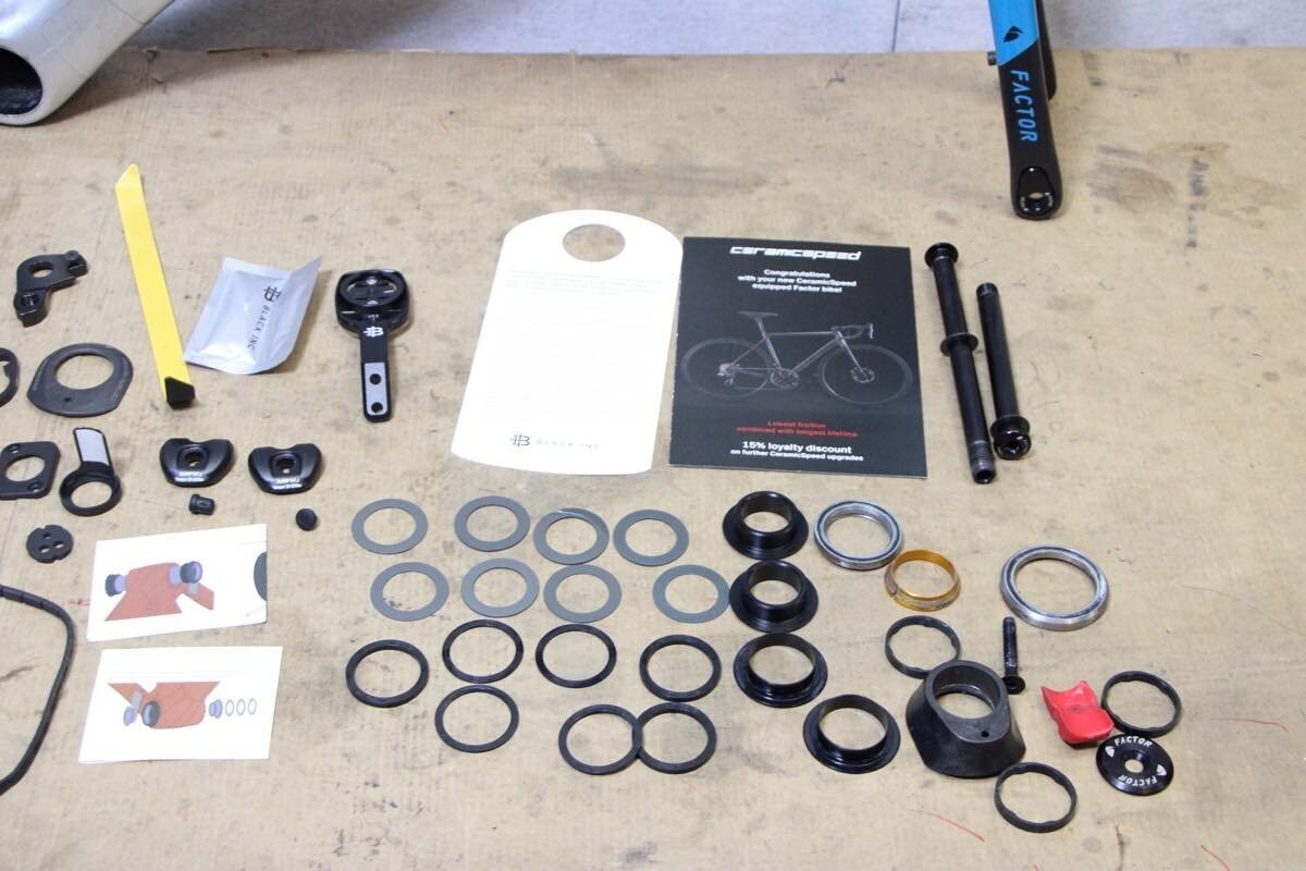 FACTOR O2 2nd gen DISC, Miami Blue, carbon frame 2020 model FACTOR O2 2nd gen DISC, Miami Blue, carbon frame 2020 model