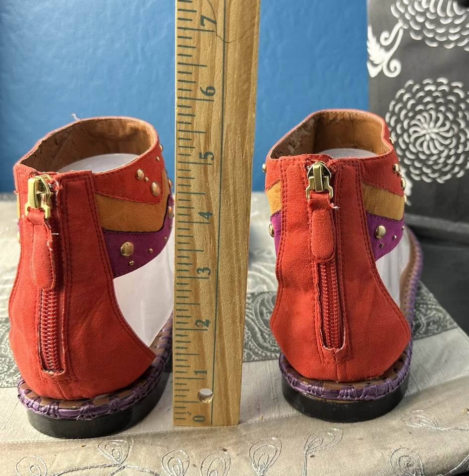 Sandalias planas de gladiador Boutique9 talla 10 multicolor de gamuza con tachuelas - Ver descripción Foto 4 de 4