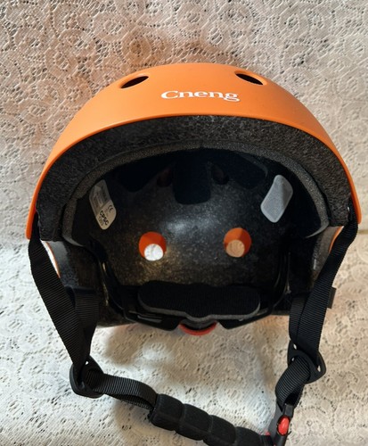 Cneng Skateboard Helmet ( New) 48-55 CM - Picture 4 of 5