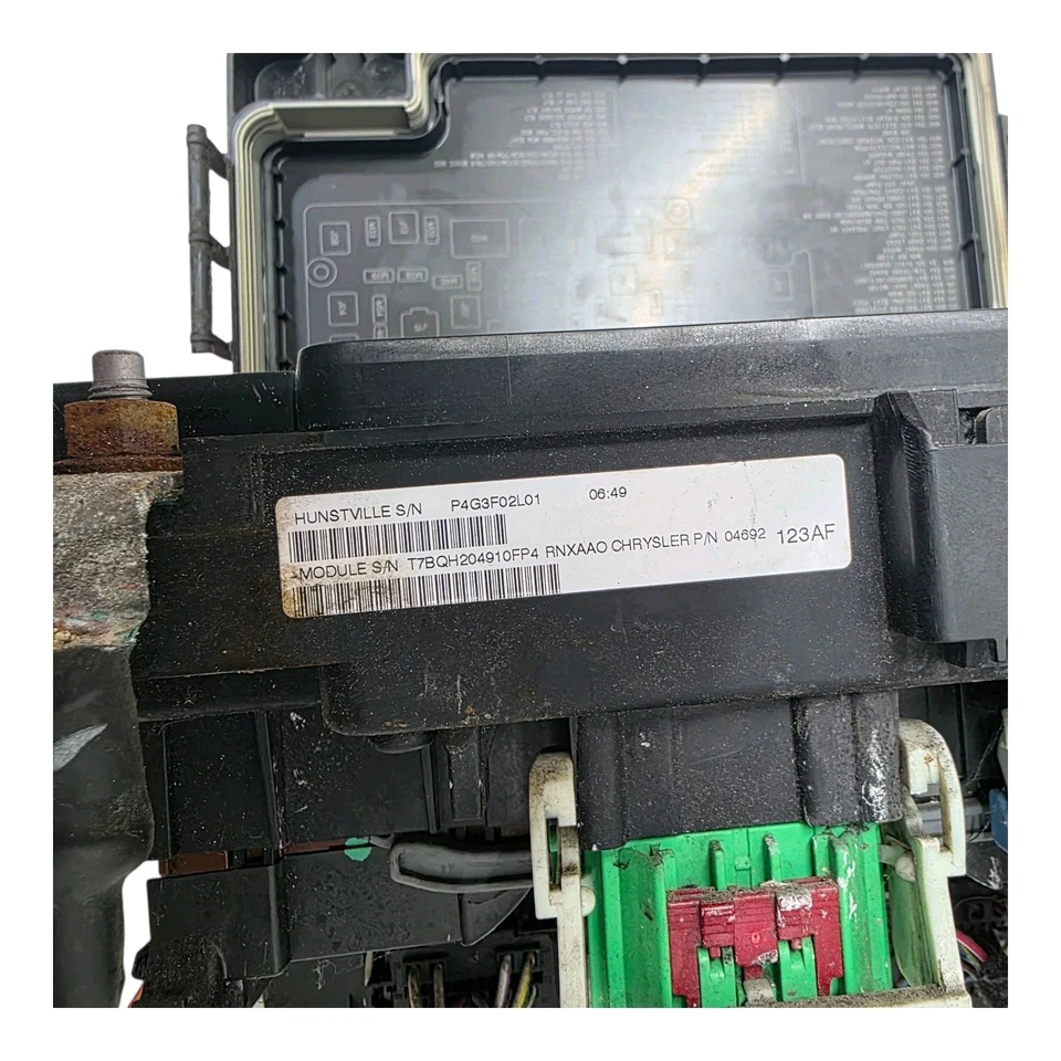 2009 Dodge Ram 1500 TIPM módulo de alimentação multifuncional caixa de fusíveis 04692123AF FABRICANTE DE EQUIPAMENTO ORIGINAL - Imagem 4 de 4