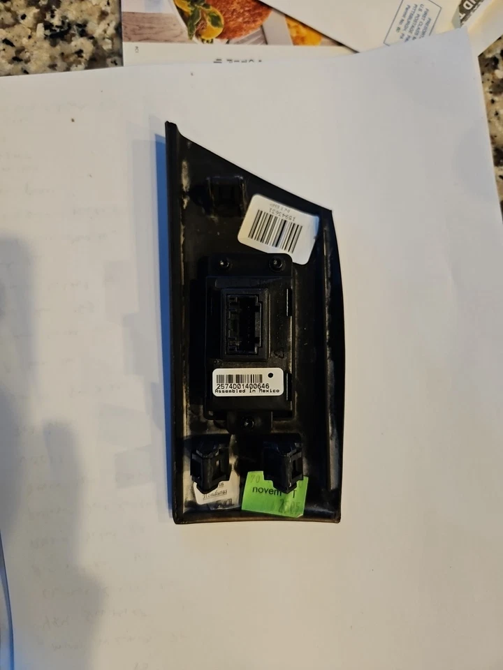 Interruptor de control de tracción información del tablero Cadillac DTS 2006-2011 2574d01400646 Foto 3 de 4