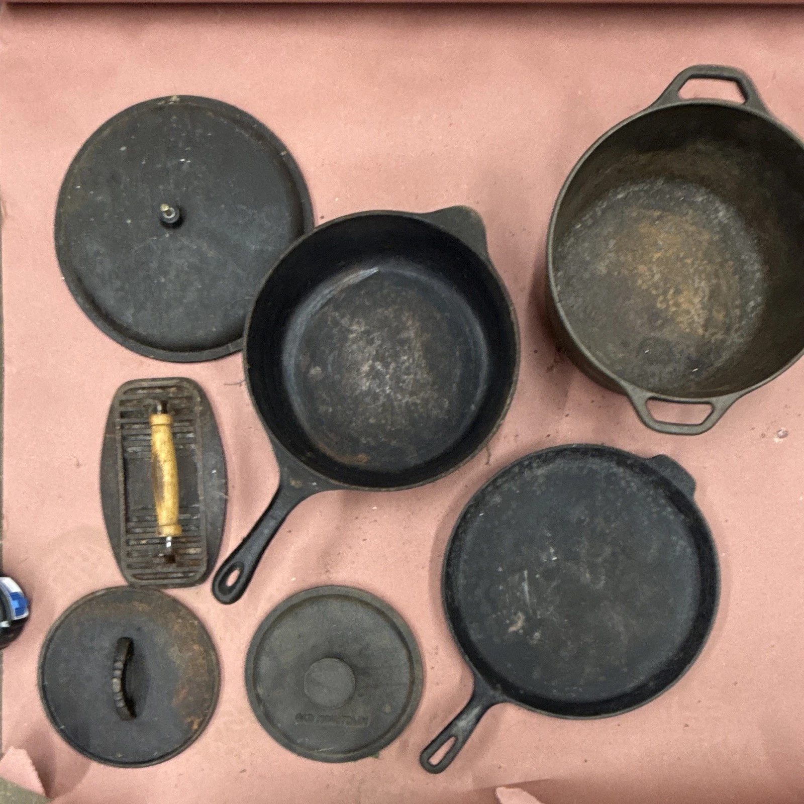cast iron cookware set. Used but in good condition