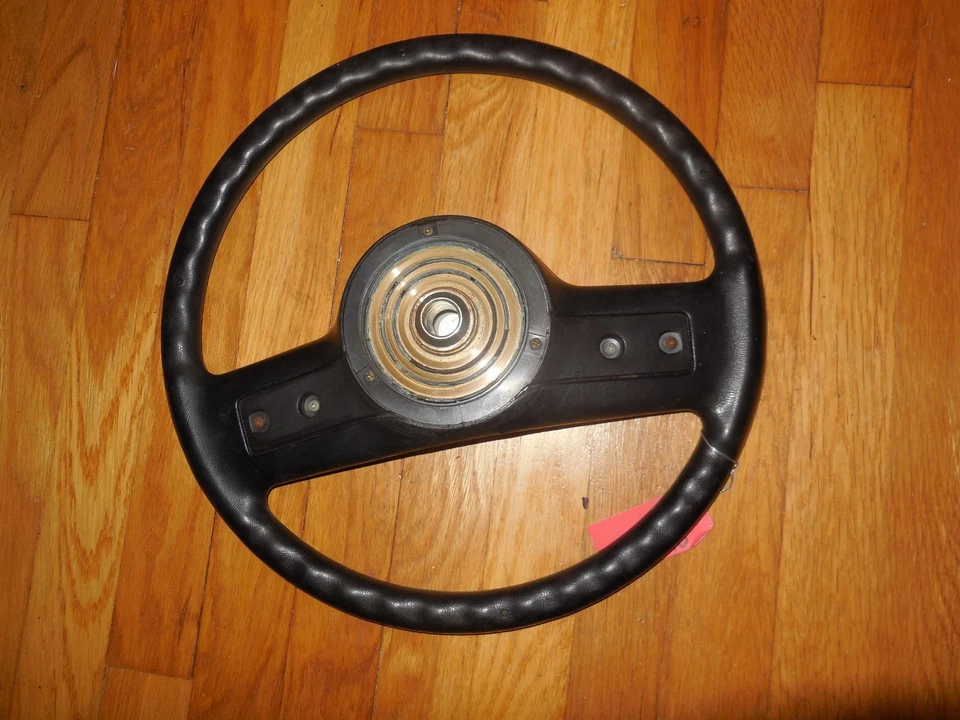 Volante Ford Mustang 1985 1986 usado 2 radios Foto 3 de 3