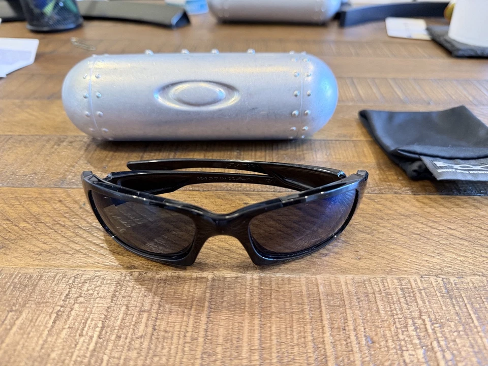 Oakley Fives Squared (4+1)2 Black Wrap Sunglasses with ice blue lenses - Image 4 of 4