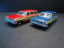Auto World 1964 Ford Country Squire bundle poppy red  blue - Loose 1:64