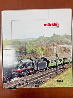 HO SCALE MARKLIN#00764 16 CARS COMPLETE SET OF COMMUTER COACHES_SEE PICS/READ!!!