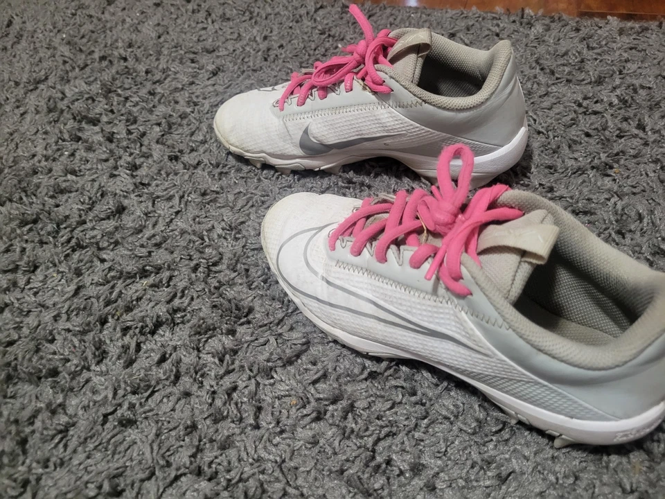 Nike Fast Flex Girls Youth Cleats Size 5 Youth White Athletic Shoes - Image 4 of 4