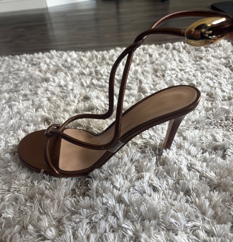 gianvito rossi heels size 7.5