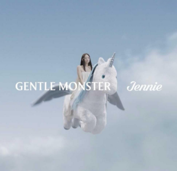 gentlemonster チャーム GENTLE MONSTER x JENNIE: Unicorns, Moon Charms, and