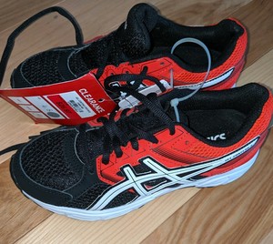 boys asics size 4