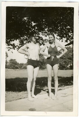 1939 PHOTO OH Columbus Young Couple Miller & Graves Swimsuits Maple Grove Pool