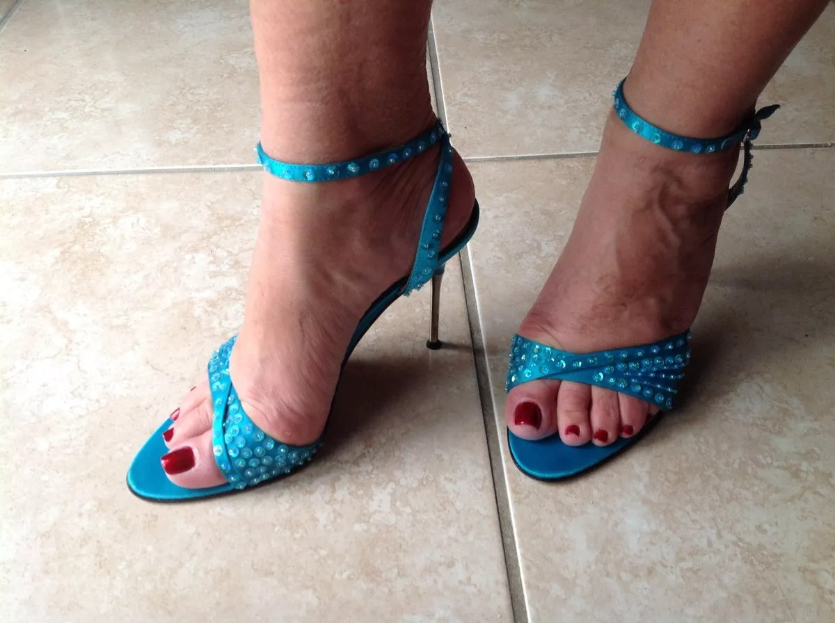 Aqua sandals shop heels