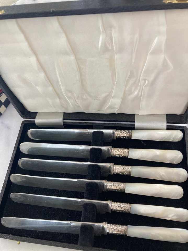 Cuchillos de cena vintage con mango de banda esterlina y fregona con caja formada Russel 1834 Foto 2 de 4