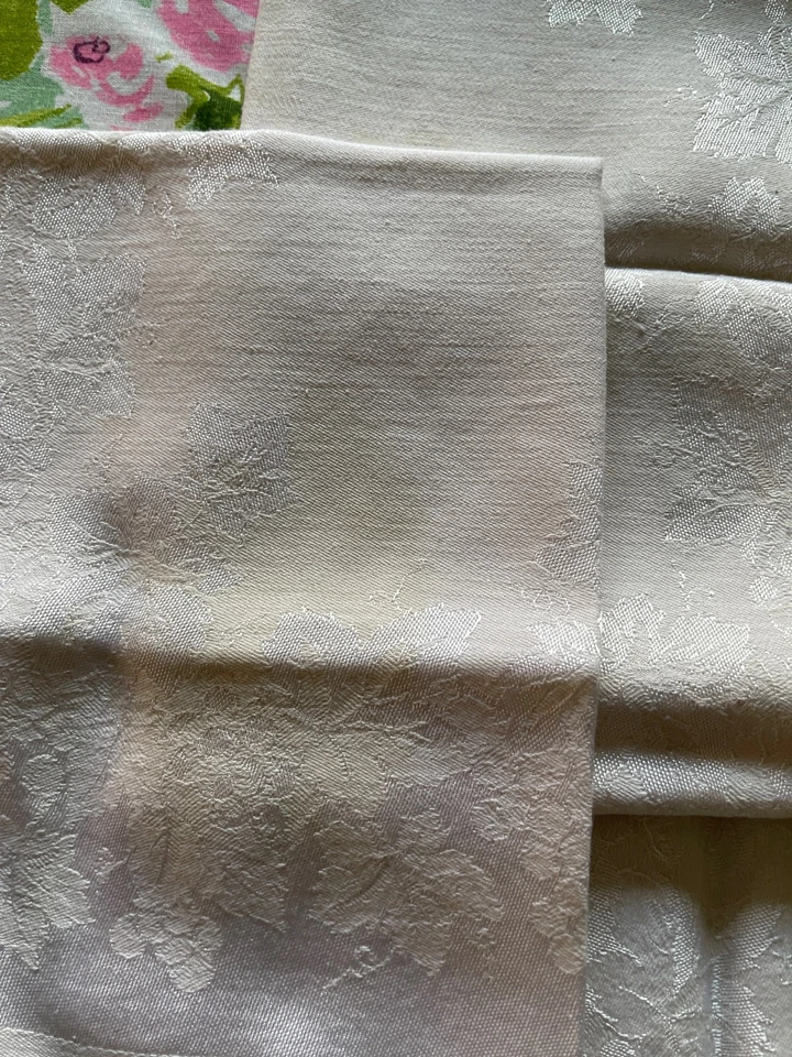 Vintage Leafy/ Grape Jacquard Tablecloth Cream 98"L x 62' W and 12 Napkins - Image 3 of 4