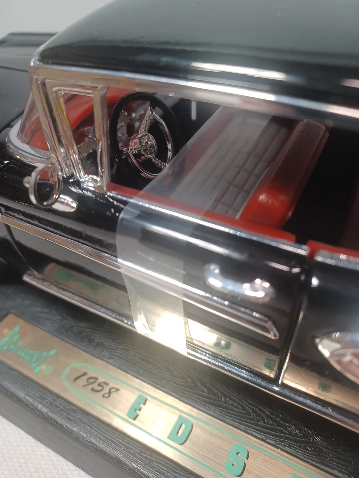 Road Legends DIE-CAST 1:18 1958 Edsel Convertible Black W/ Red Accents - Image 3 of 4