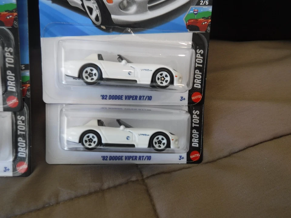 Hot Wheels 2026 Regular Treasure Hunt '92 Dodge Viper RT/10 Lote de 4 Foto 3 de 4