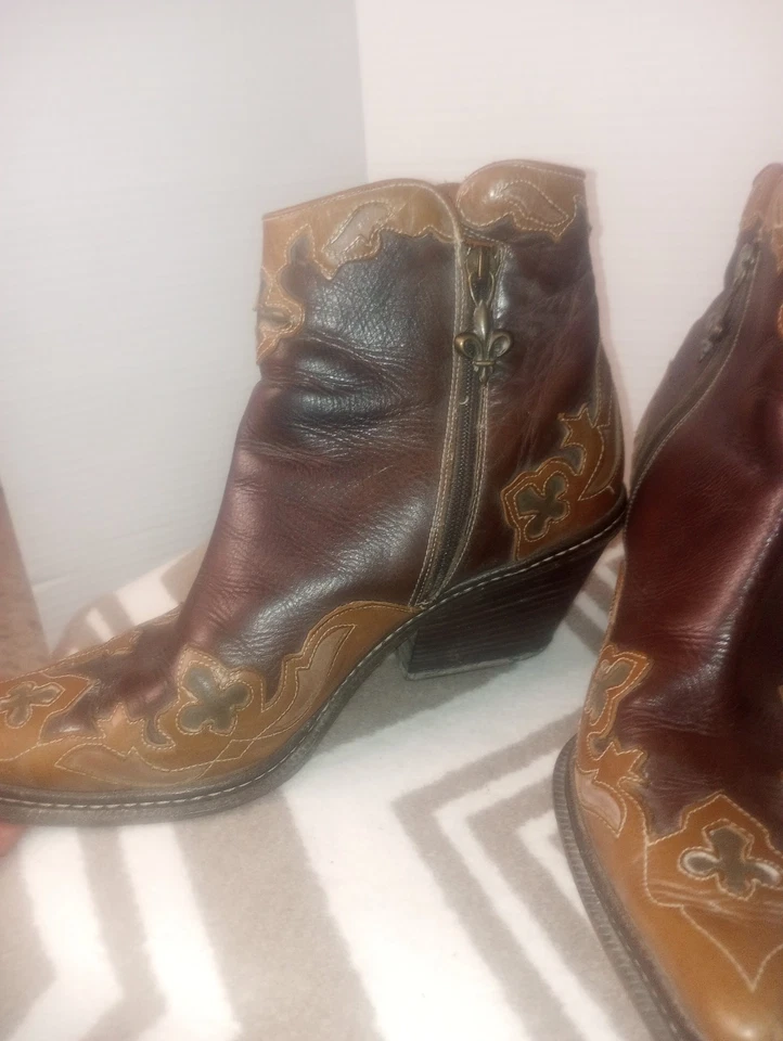 Donald Pliner Western Conture Botines 2 Tonos Marrón Punta Cremallera 7 M Italia Leer Foto 4 de 4
