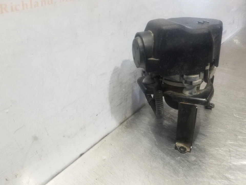 15 2015 TOYOTA TACOMA 4.0L AIR INJECTION PUMP  - Image 3 of 4