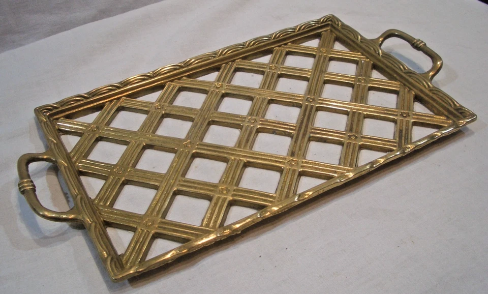 Tablett Serviertablett rechteckig mit Henkel rautenartiges Muster Messing - Bild 2 von 4